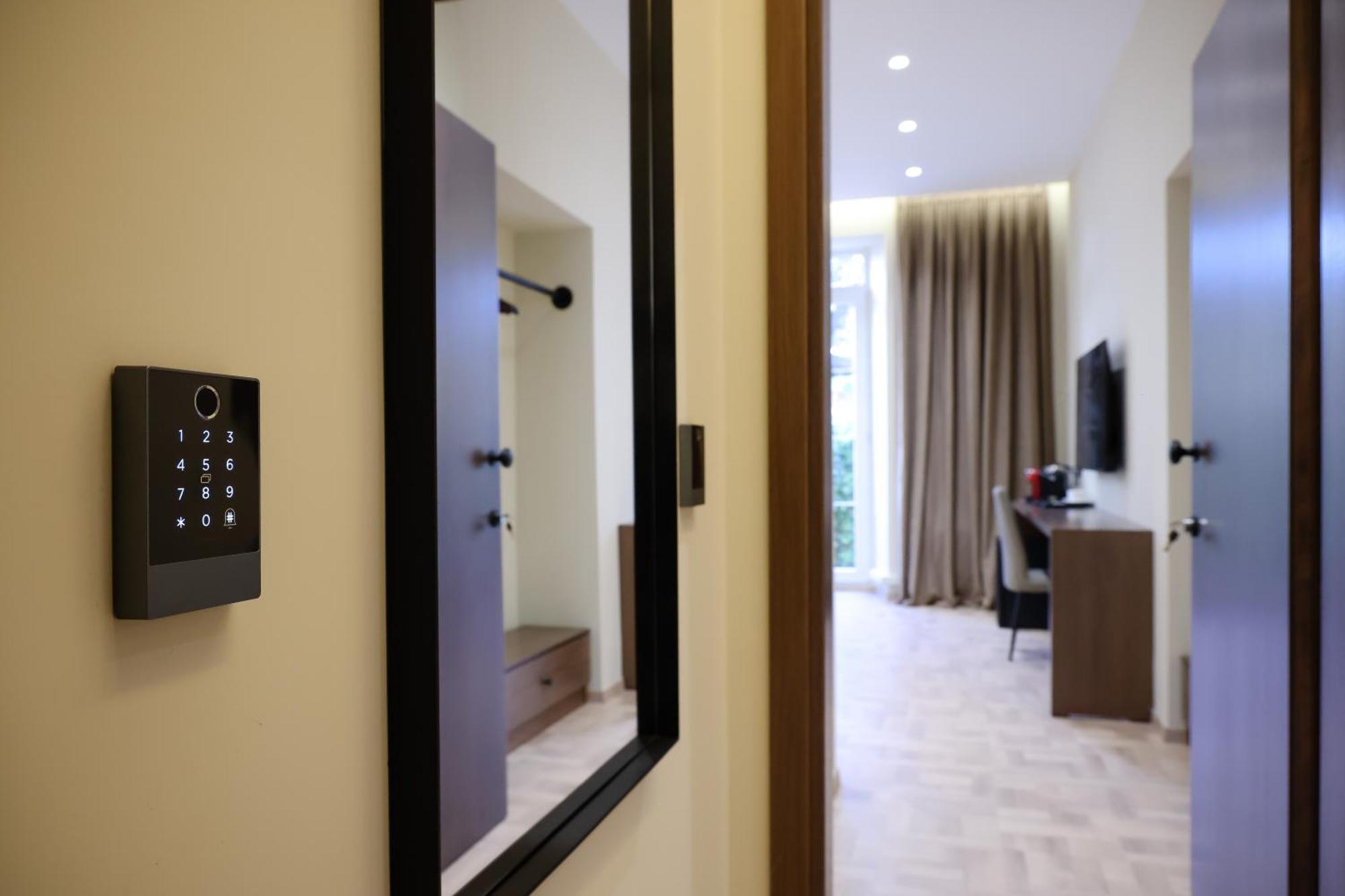 Cloud 5 Blloku Rooms Tirana Exterior photo